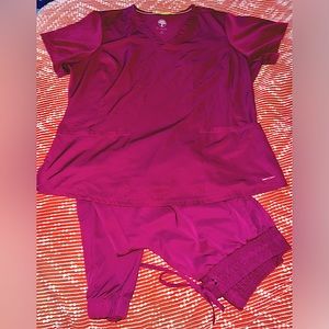 Women’s Healing Hands Jogger & V-Neck Wine Scrub Set EUC